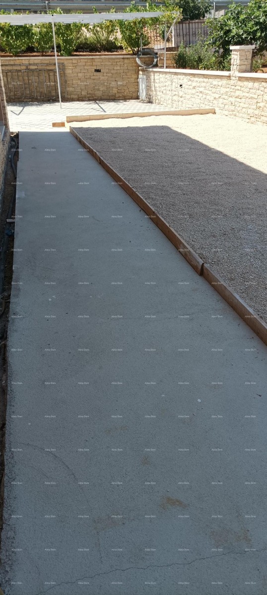 Новый многоквартирный дом недалеко от Ровиня 5