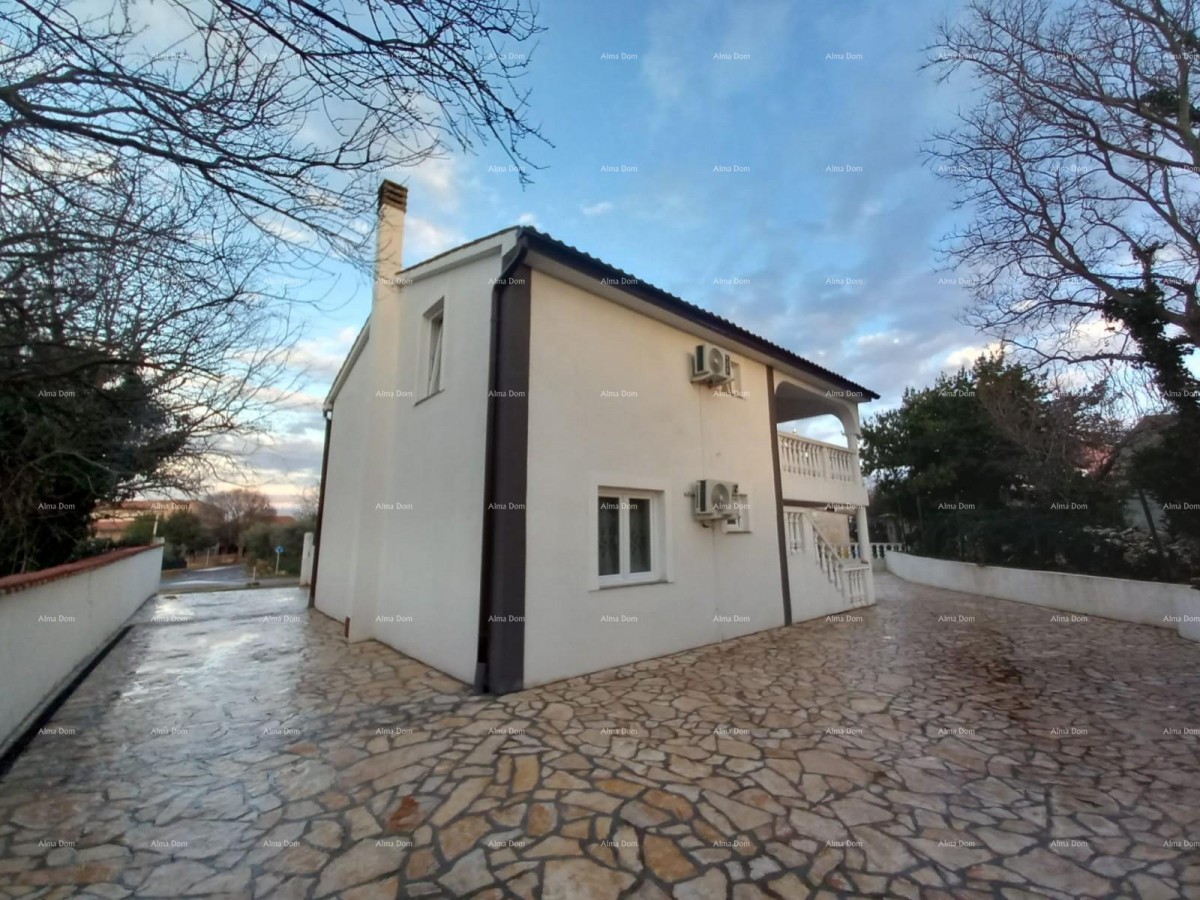 Prodaja hiše z dvema ločenima stanovanjem, Šišan! 1