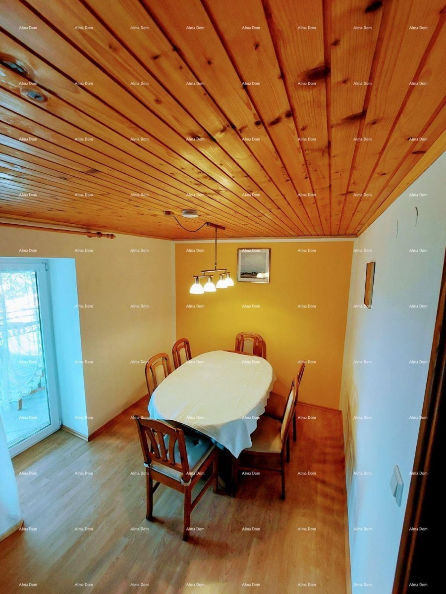 Prodaje se kuća, 170 m2, Karojba 10