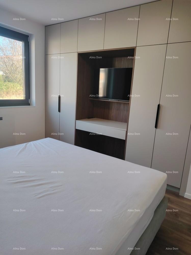 Eccellente appartamento trilocale con giardino e piscina, arredato 13