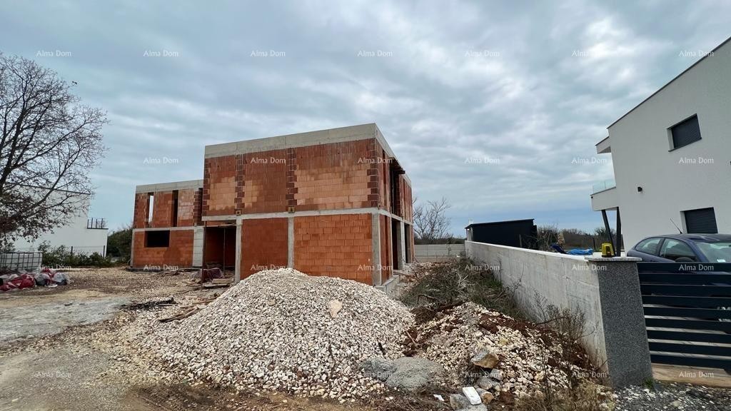 Sa bazenom! Novogradnja!  Ližnjan. 11