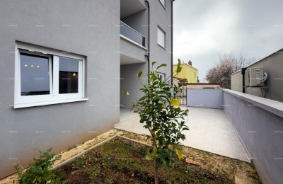 Vendiamo un nuovo appartamento di 63 m2 a Peroj!