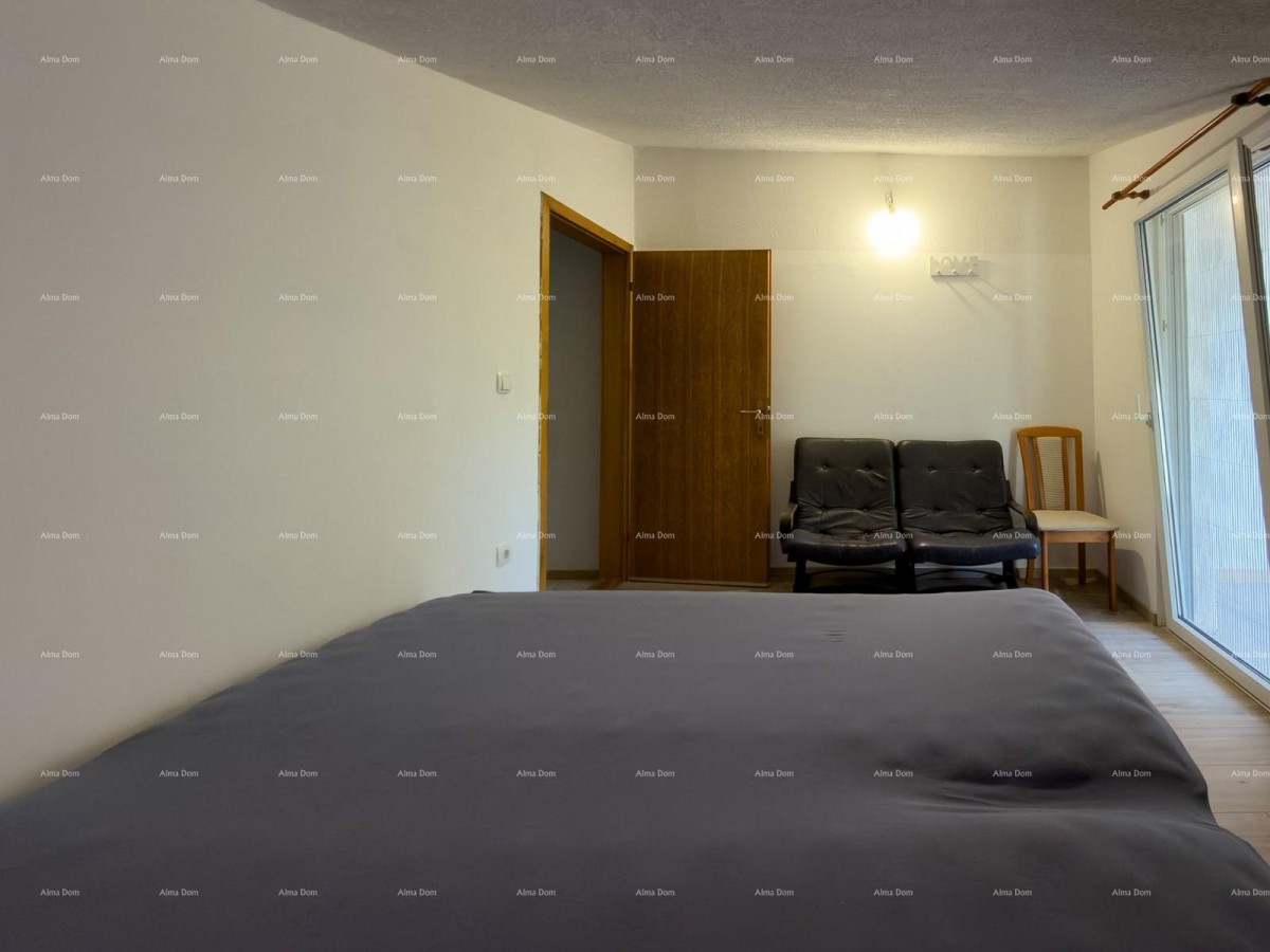 Vendiamo una piccola casa, l'ultima della fila. 16