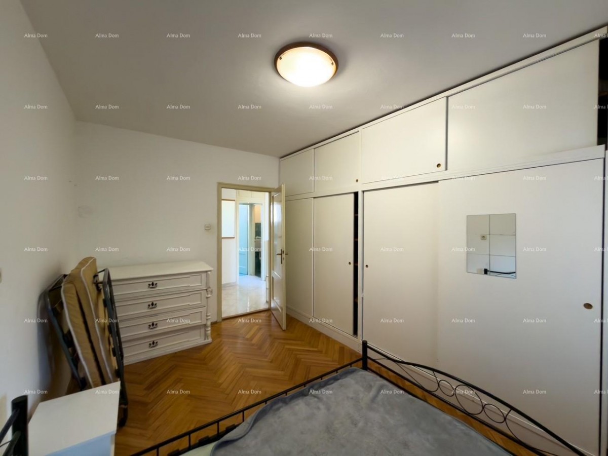 Vendiamo un appartamento in ottima posizione a Pola! 7