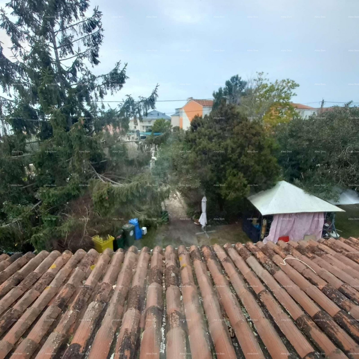 Prodaje se  kuća sa tri stana, Umag 13