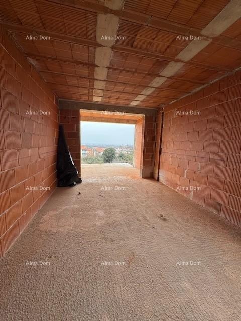 Pula. Veli Vrh, veliki stan sa 3 spavaće sobe. 3 km do centra Fažane. 8