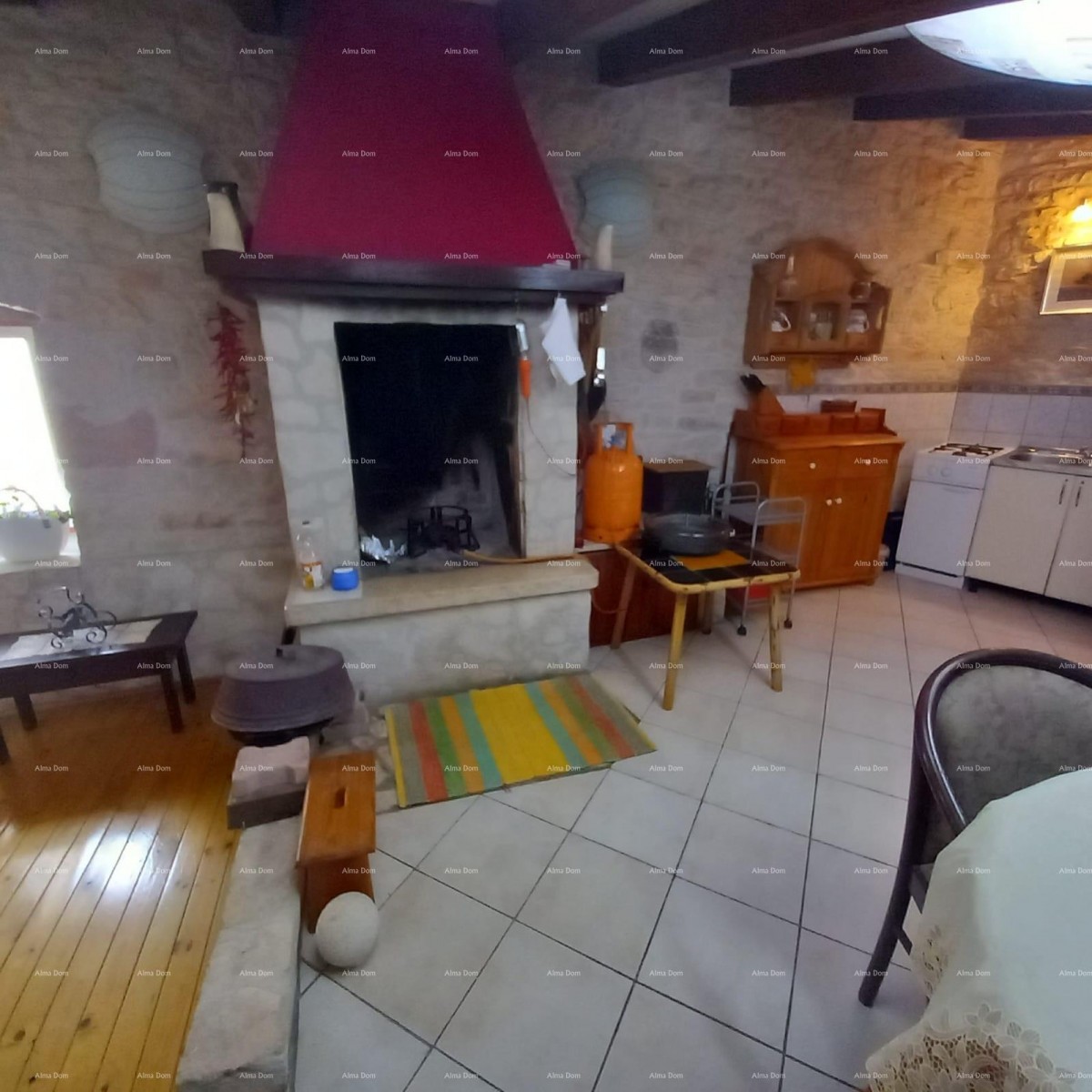 Prostrana hiša v Marčani s tremi nadstropji in vrtom - prodaja. 14