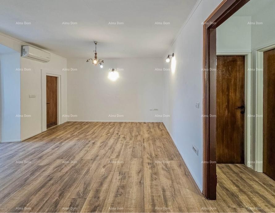 Istra, Buje, stan 56 m2 v centru, 2 spalnici, renoviran. 3