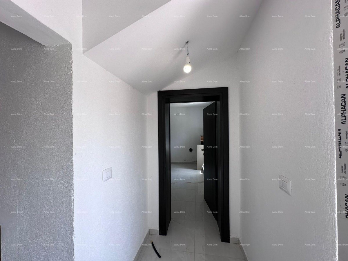 Prodaja fantastične hiše s tremi stanovi v Medulinu! 15