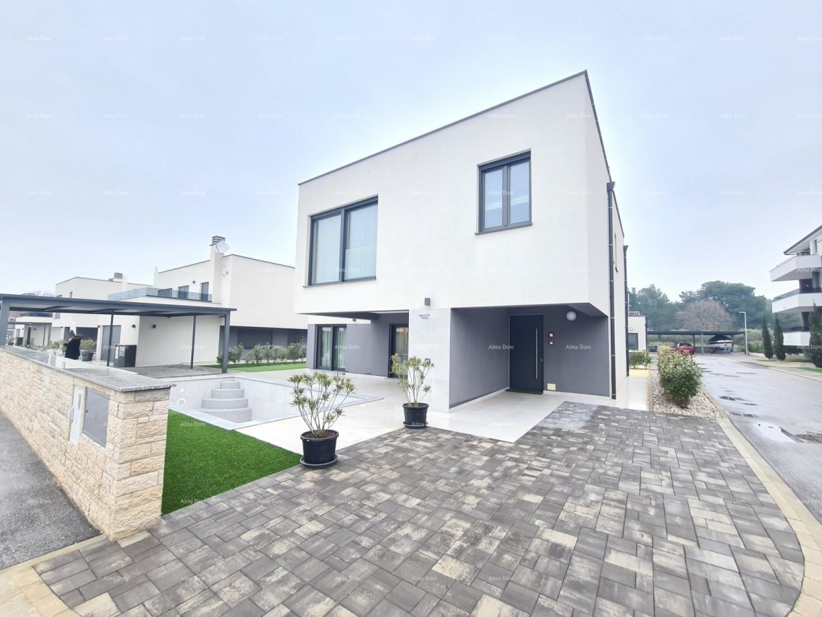 Современный дом с бассейном! BANJOLE VOLME. 24