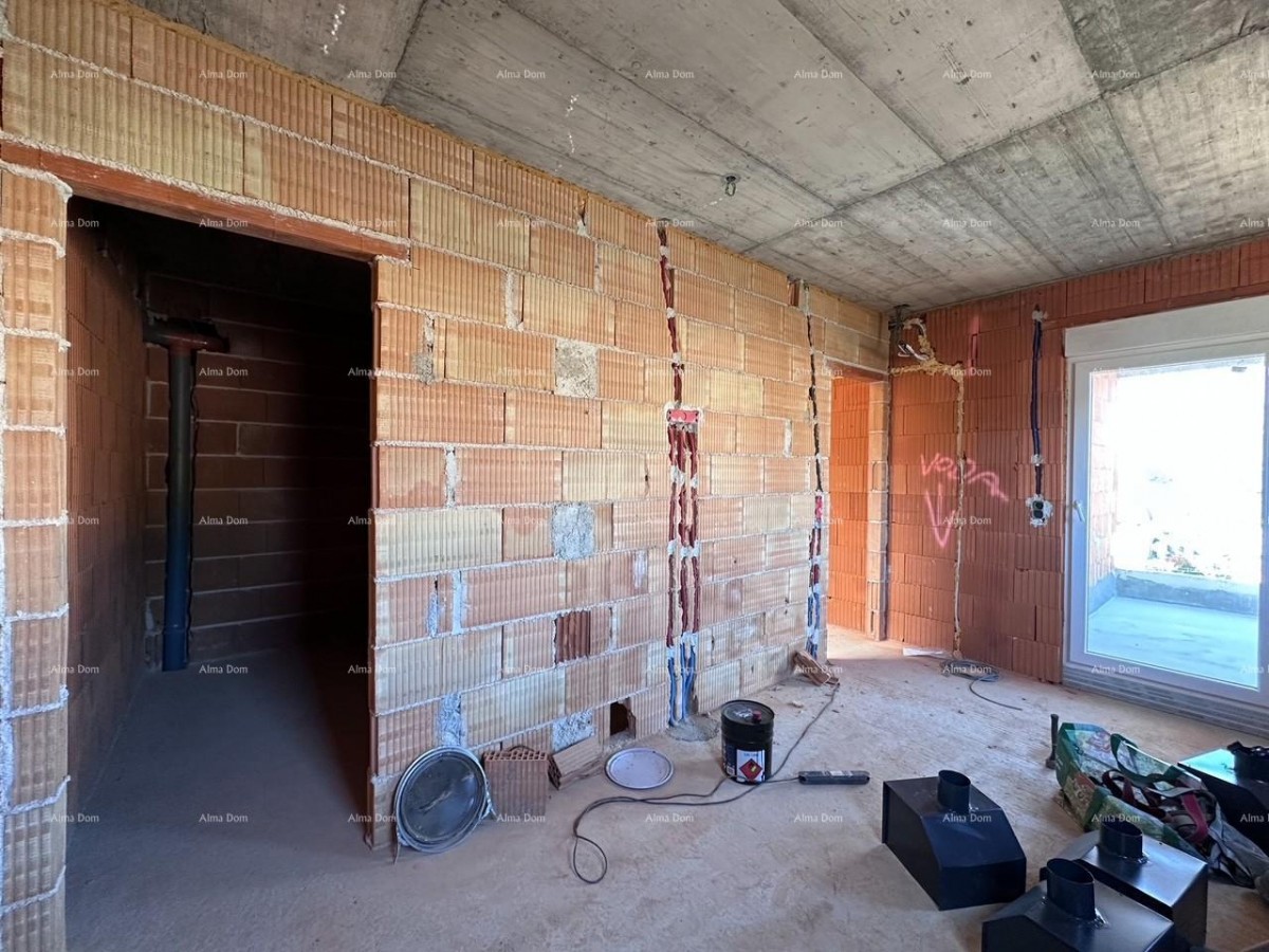 Umag- For sale: semi-detached house in rough construction phase. 25