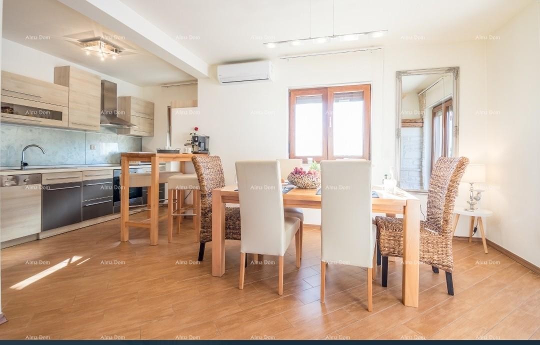 A beautiful house with a pool, surrounded by greenery! 6