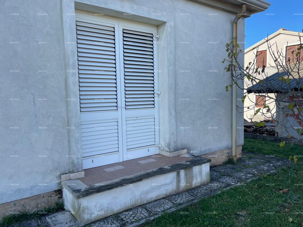 Umag! Kuća s velikom okućnicom i terasom. 2