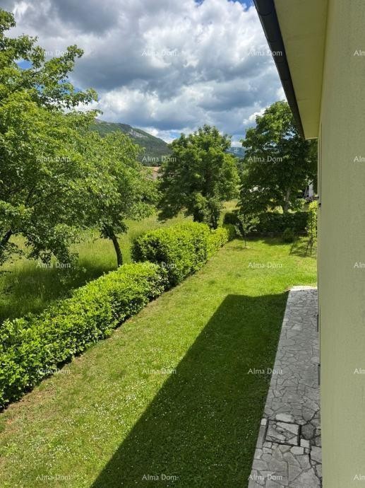 BUZET, PROSTRANA SAMOSTOJEČA HIŠA Z VELIKO OKUŽNICO IN POGLEDOM NA MORJE 3