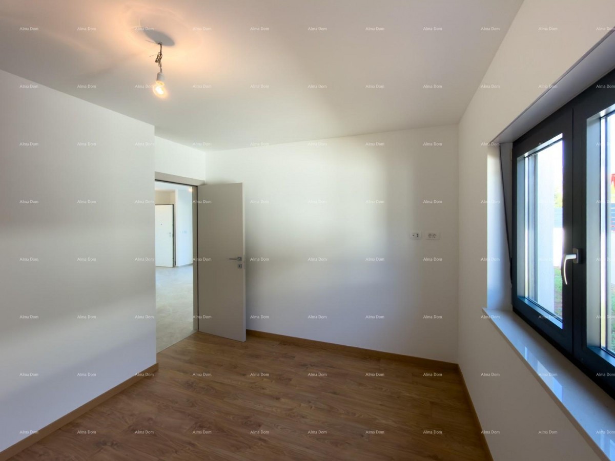 Prizemlje sa velikim vrtom! 13