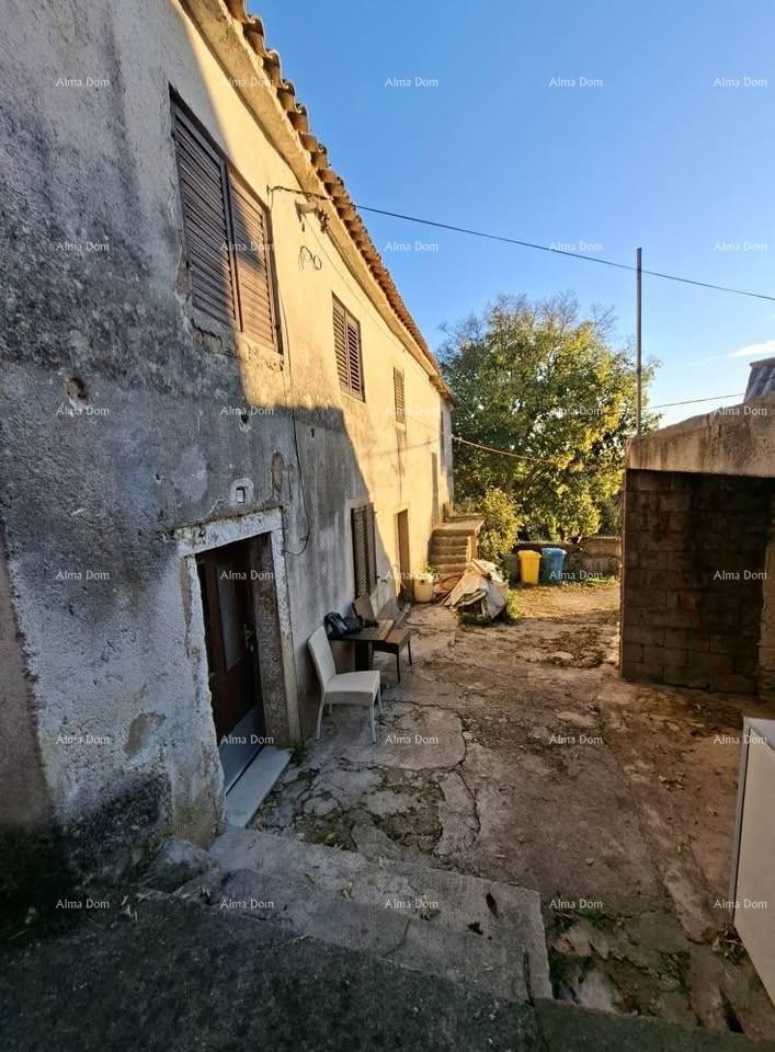 Antica casa in pietra con giardino, vicino a Pazin 1