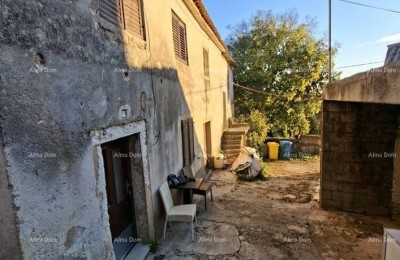 Antica casa in pietra con giardino, vicino a Pazin