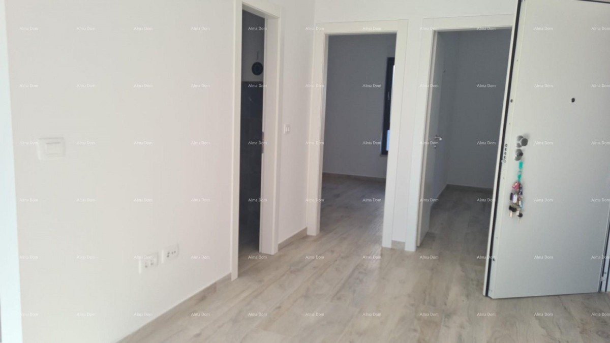 Modern apartment in block D with two parking spaces, close to Umag! 8