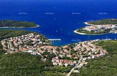 Prodajemo gradbeno zemljišče na atraktivni lokaciji v Peščenem zalivu