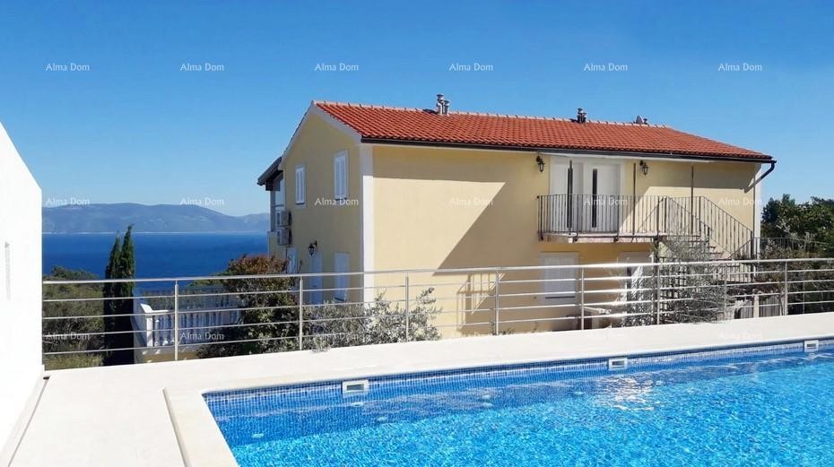Labin, Casa con appartamenti, piscina e vista mare 1