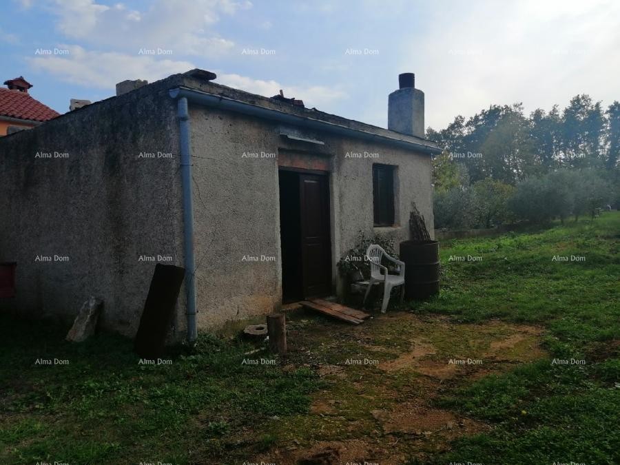 Građevinski teren sa 3 manja legalizirana objekta. Vareški. 10