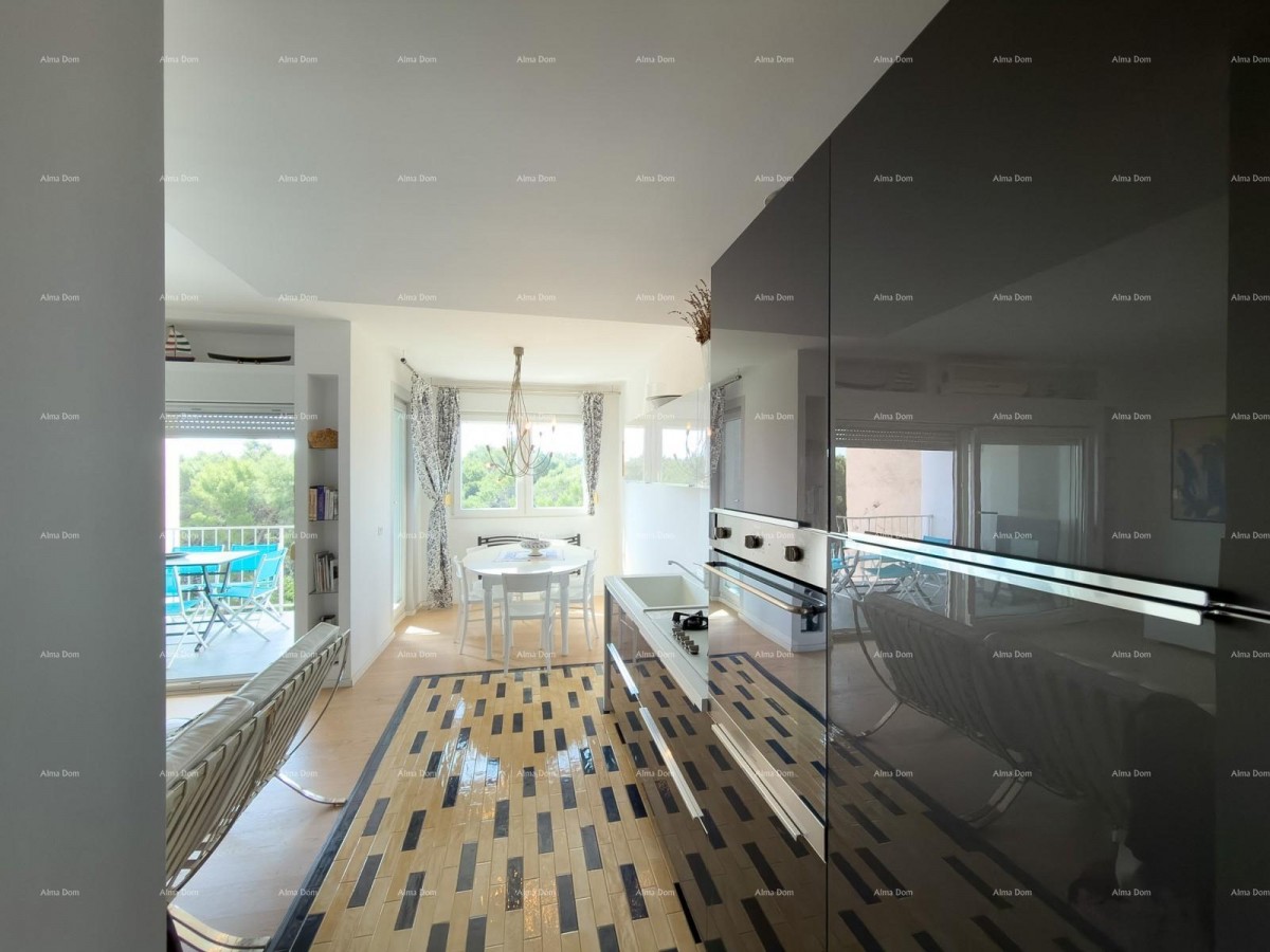 Vendita - appartamento con vista mare - a due minuti dalla passeggiata Lungomare, Pola! 2