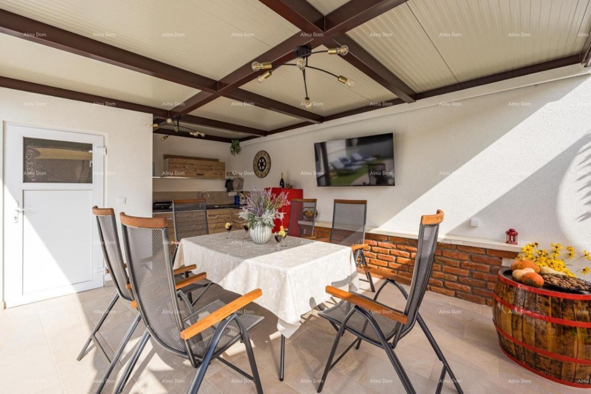 Продаем прекрасную виллу в Ровине. 13