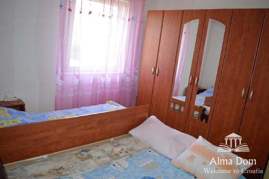 Дом с двумя квартирами и таверной с большим садом. 8