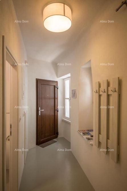 Enostavno prenovljeno stanovanje v centru Rovinja 8