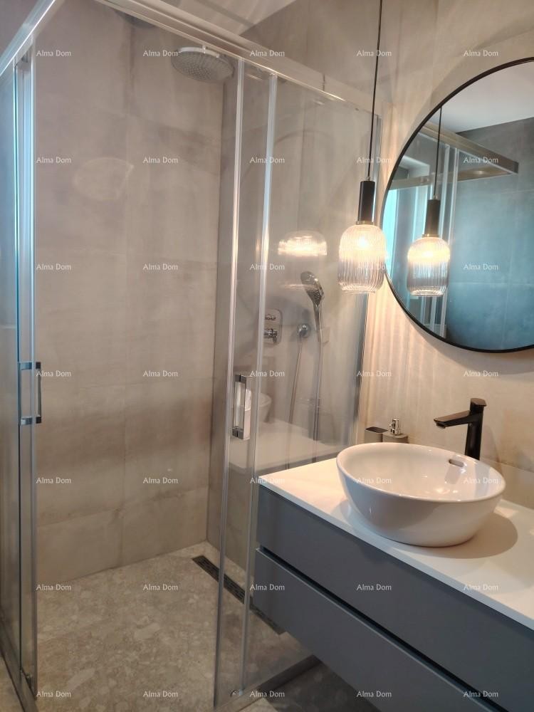 Top-notch three-bedroom apartment with a sea view, furnished 21