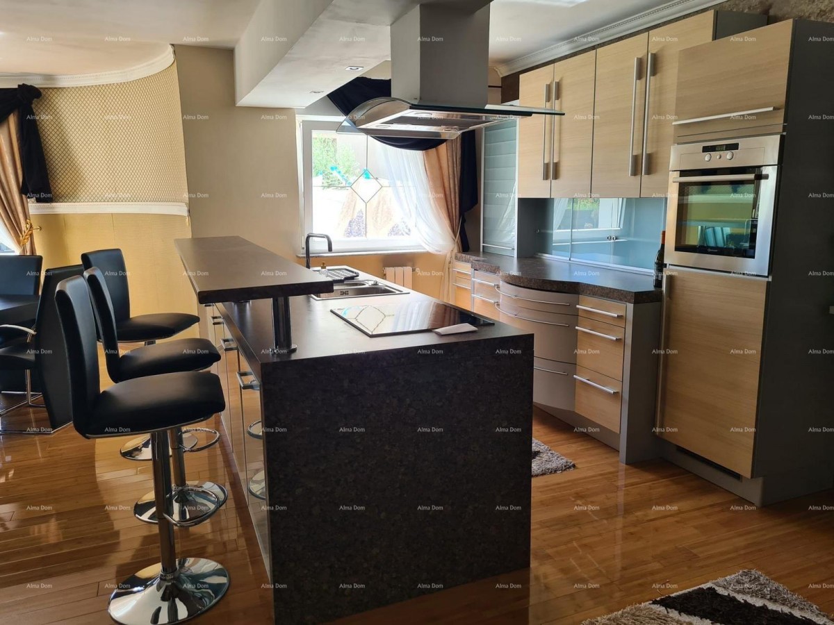 Na prodaju kuća s bazenom – Valtura 9