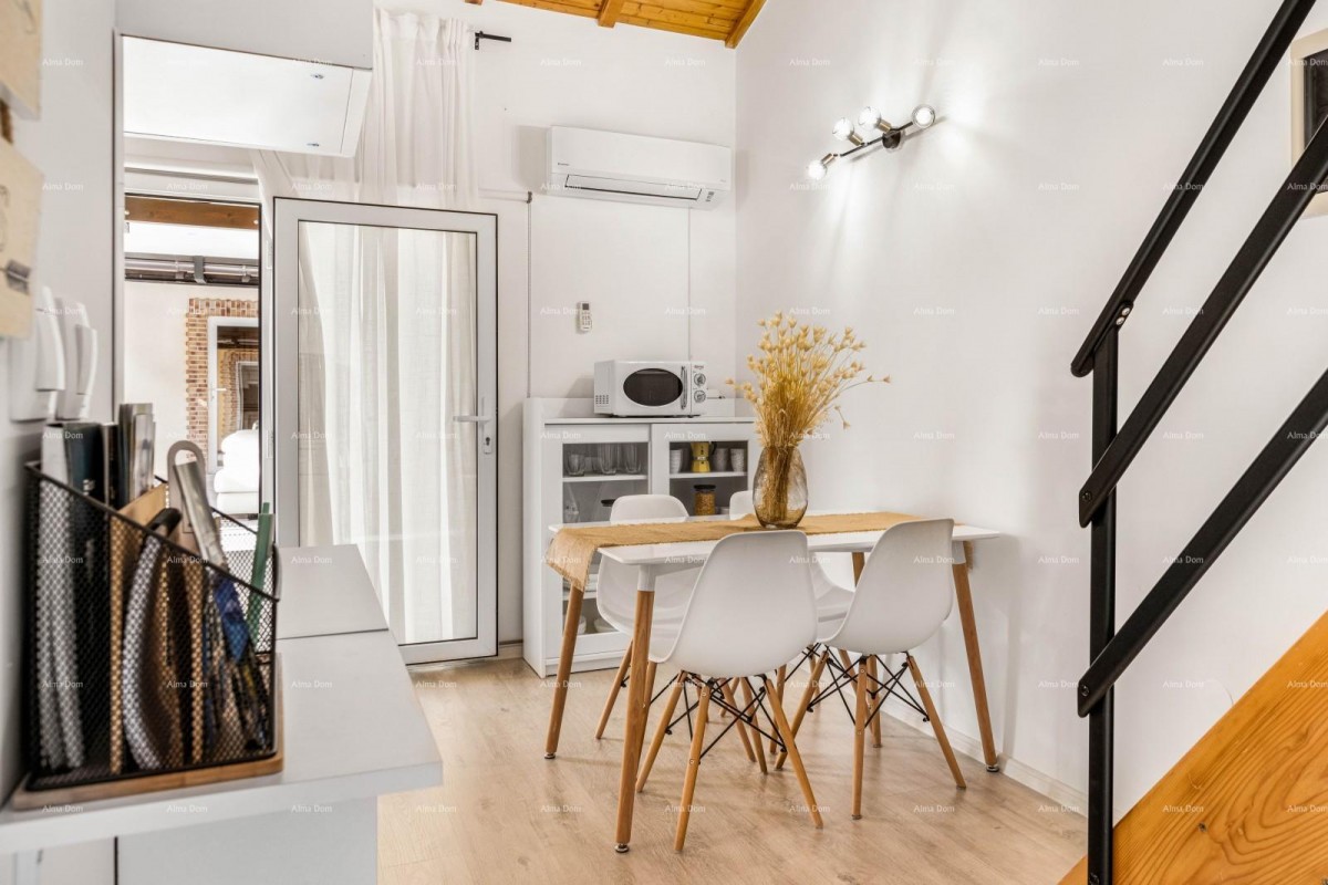 Vendita di due case collegate a Pomer 20