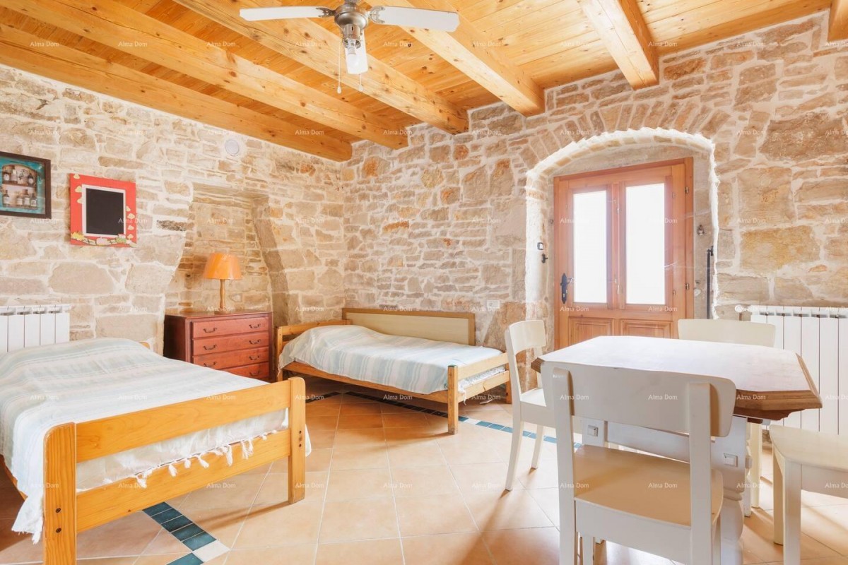 Marčana. Two stone houses with a swimming pool. 15