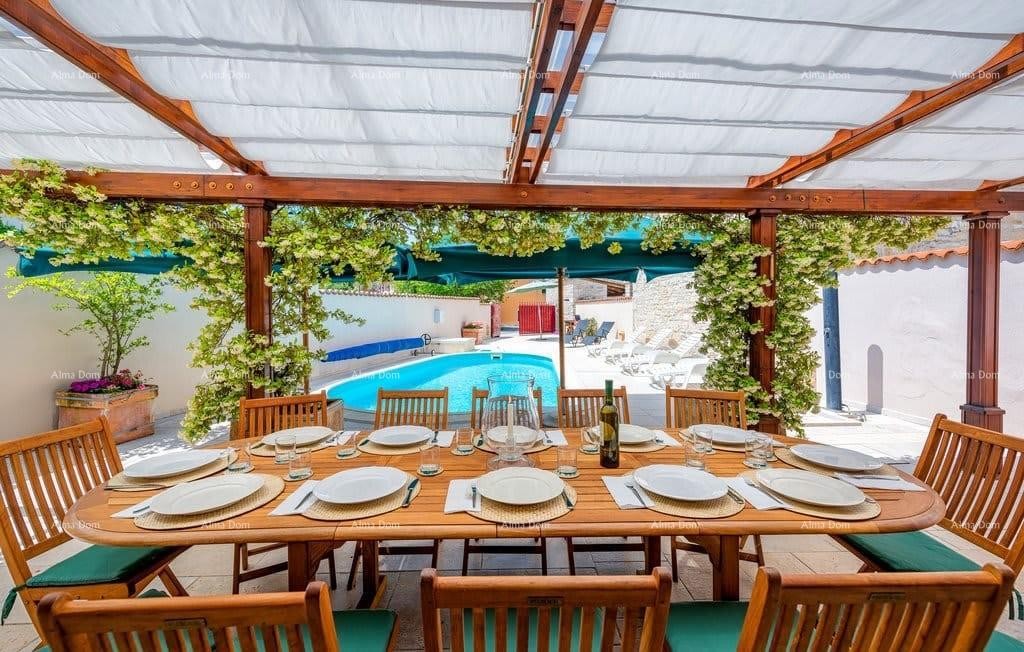 For sale: Renovated Istrian house with a pool – Kanfanar, 208 m², two buildings. 7