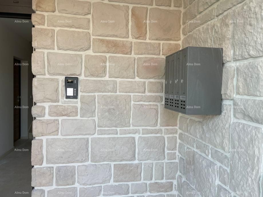 Novogradnja! Prodaje se stan s dvije spavaće sobe i dva parkirna mjesta, Pula, Valdebek 14