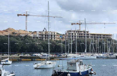Vendita di appartamenti moderni in un edificio esclusivo con vista sulla marina, Pola!