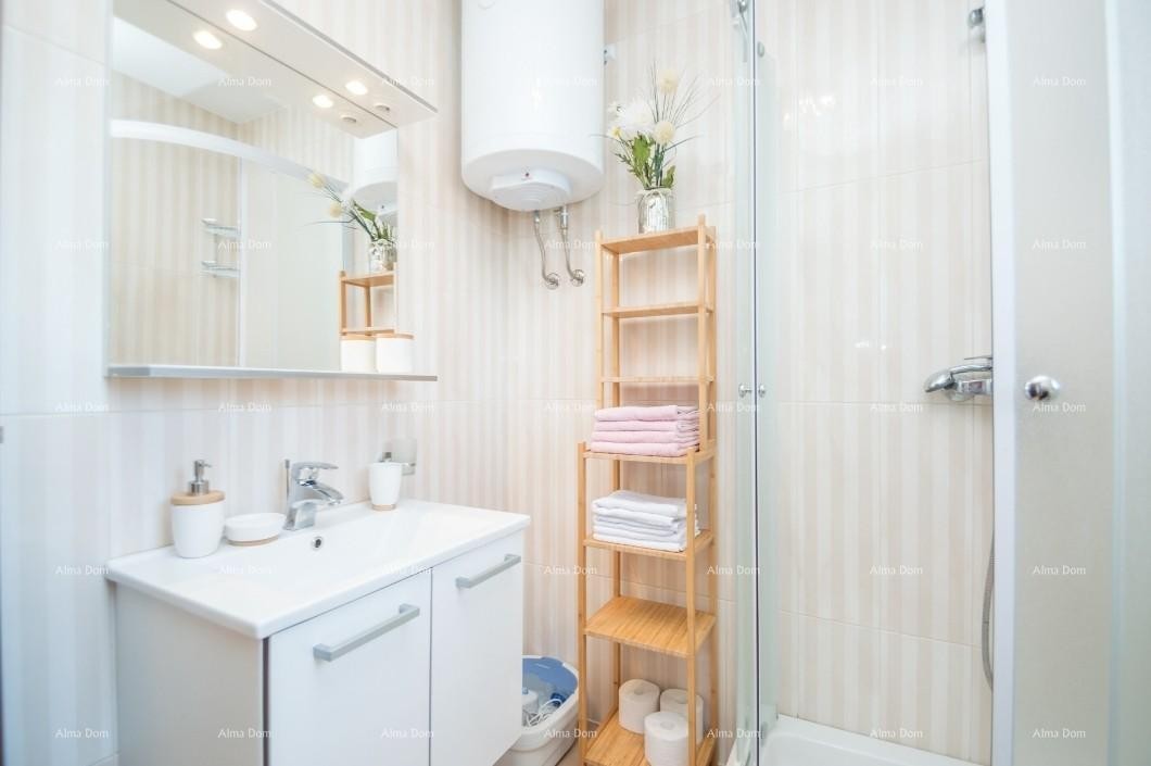 A beautiful house with a pool, surrounded by greenery! 12