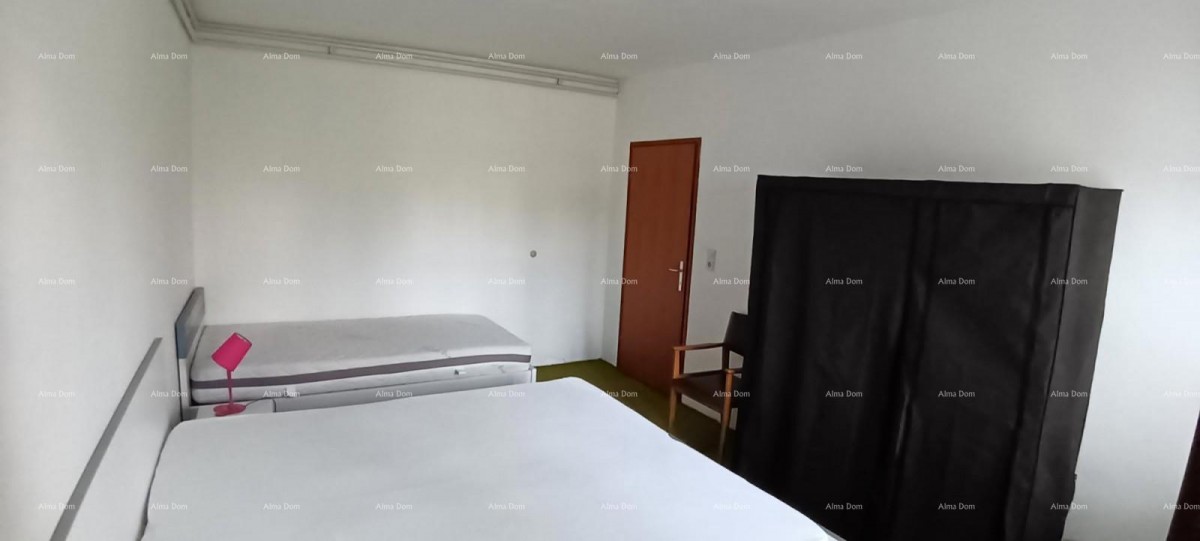 Poreč, Casa con appartamenti di 330m² con piscina 11