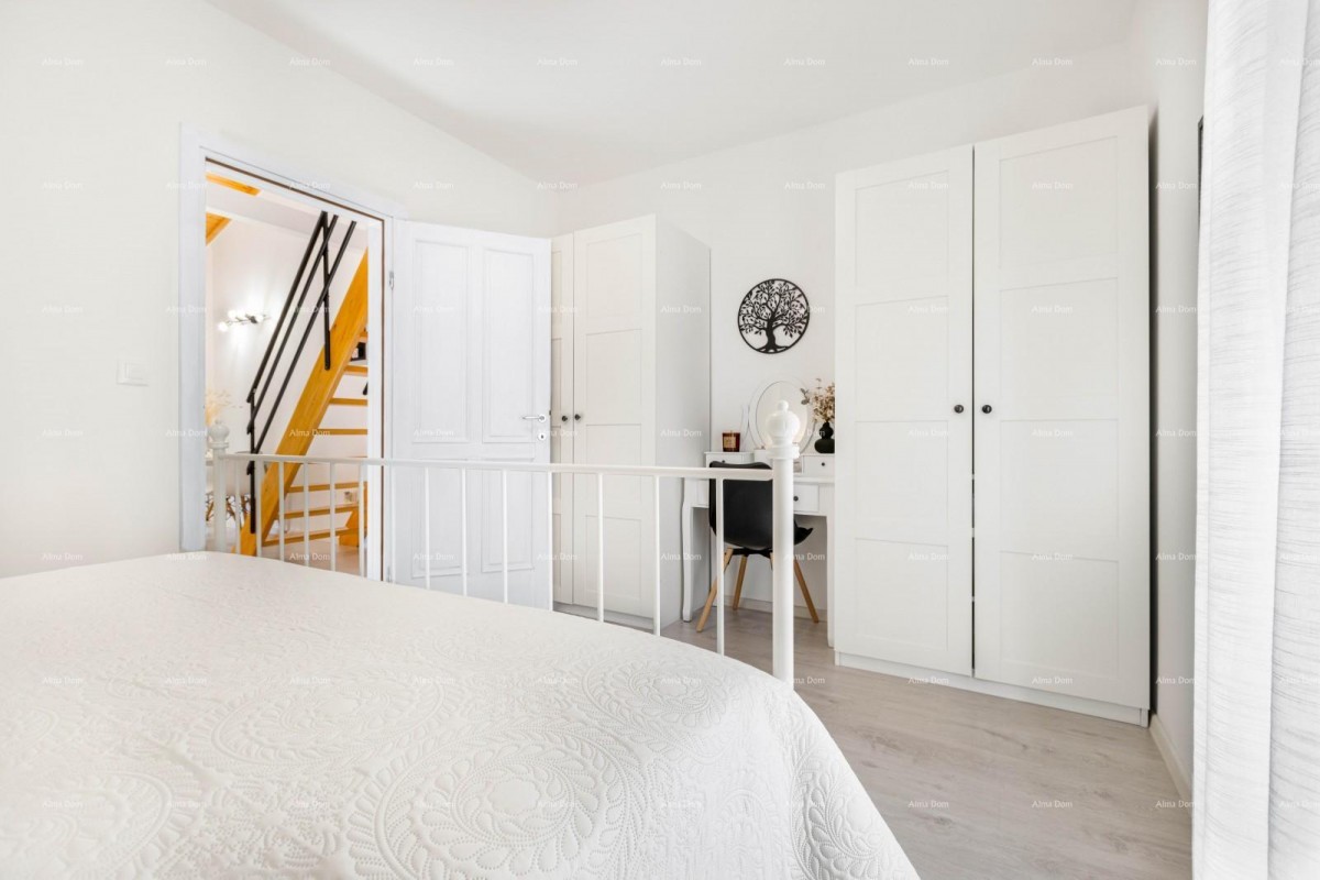 Vendita di due case collegate a Pomer 25