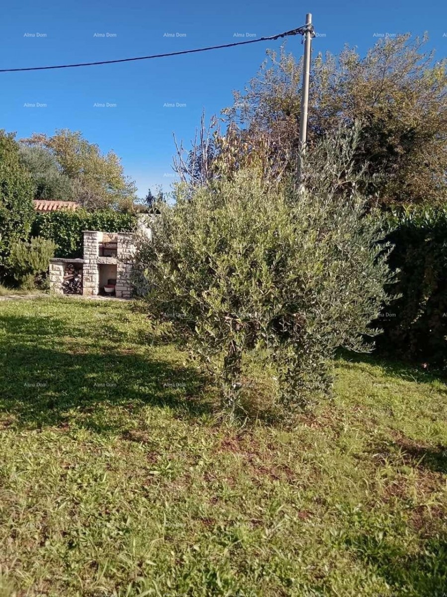 Proximity to the city of Umag. Duplex house for sale, 123.65 m² right on the seafront, 10 meters from the sea. 16