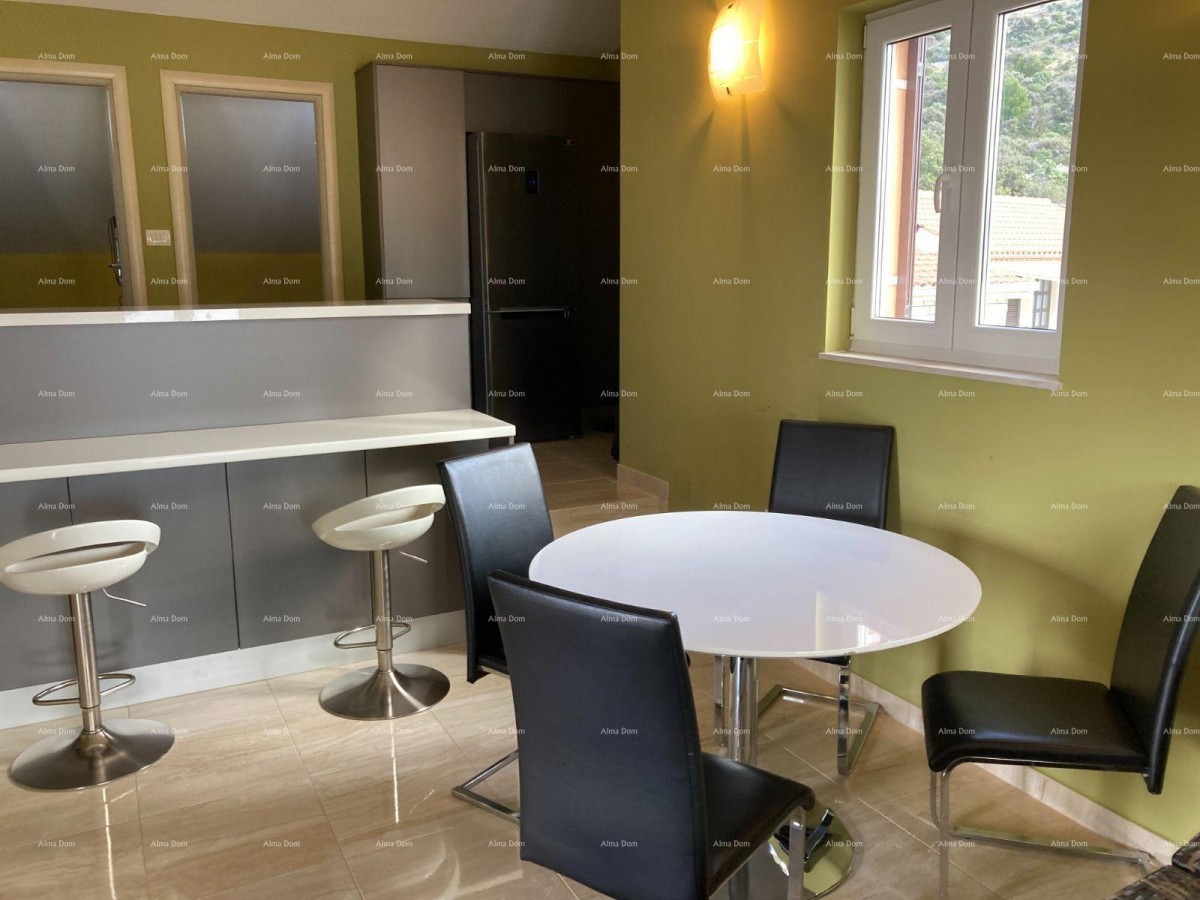 Prodaja - Prvi red do morja! Moderna, prostorna hiša s 4 ločenimi stanovanji, garažo in pomolom, Rogoznica. 15