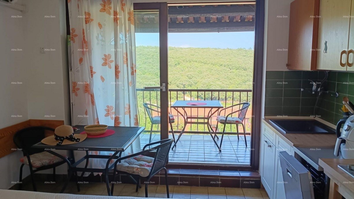 APPARTAMENTO ARREDATO CON BALCONE VICINO AL MARE – PAVIĆINI, DUGA UVALA 1