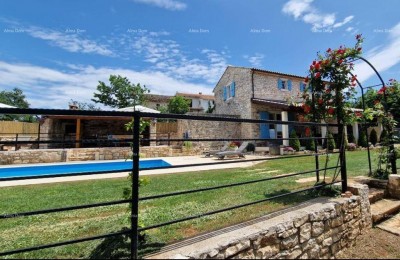 Renovirana istarska kamena kuća s bazenom