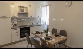 Продается двухкомнатная квартира в центре Ровиня 2