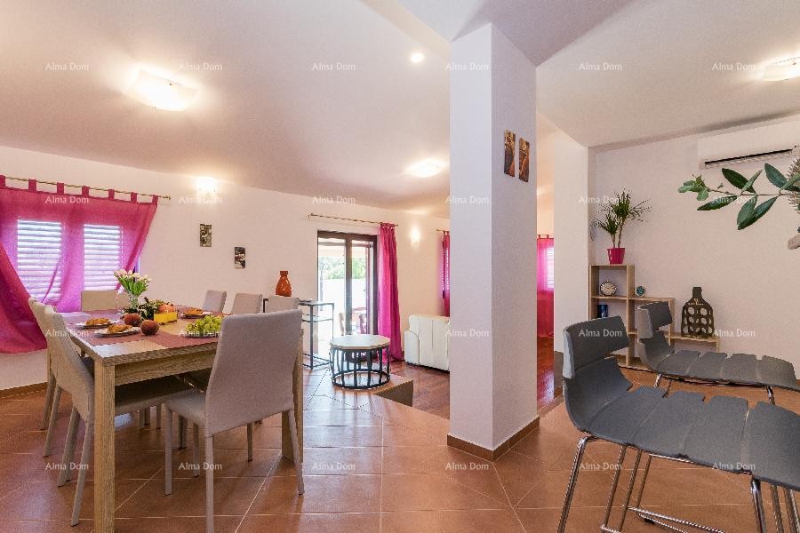 Valdebek. Detached house with a pool and jacuzzi! Close to the center of the city of Pula. 29