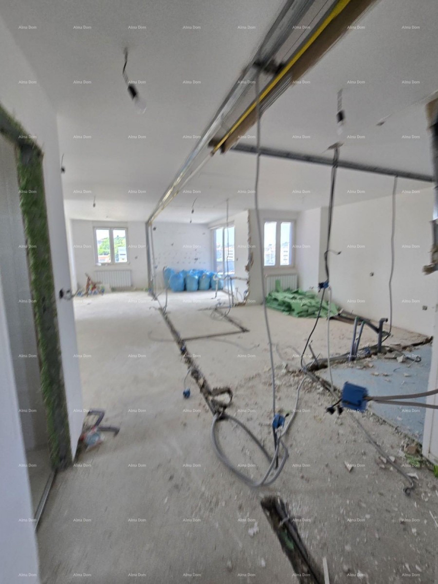 PULA – stan u centru s dvije garaže i velikom terasom 8