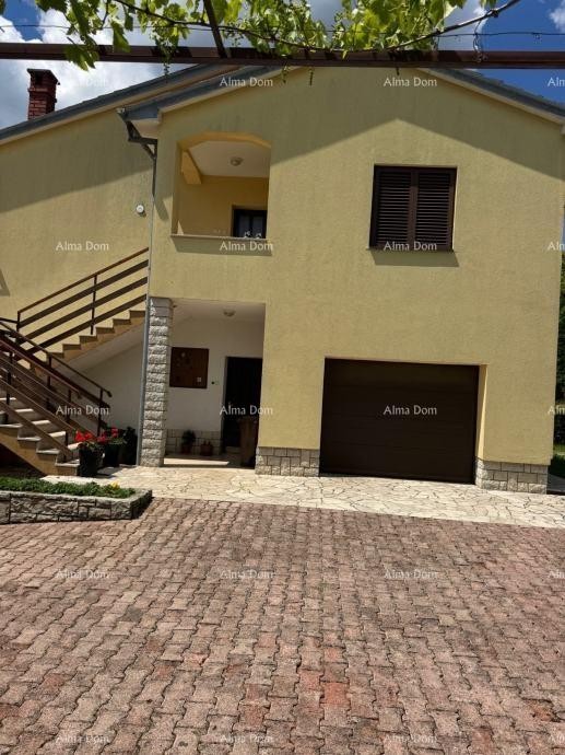 BUZET, PROSTRANA SAMOSTOJEČA HIŠA Z VELIKO OKUŽNICO IN POGLEDOM NA MORJE 7