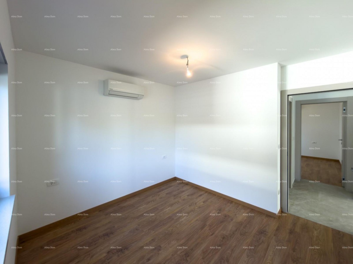 Prizemlje sa velikim vrtom! 12