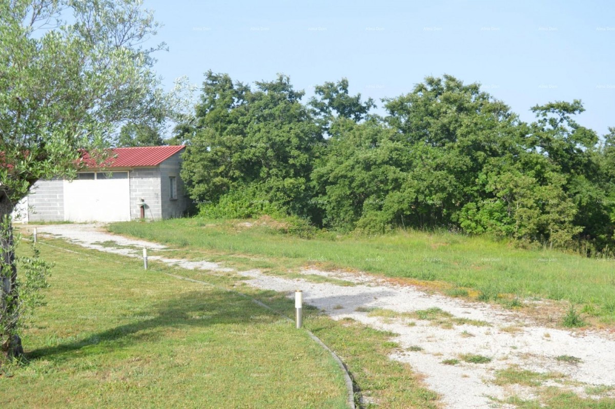 Near Marcana, house on a large plot of 26,000 m2. 11