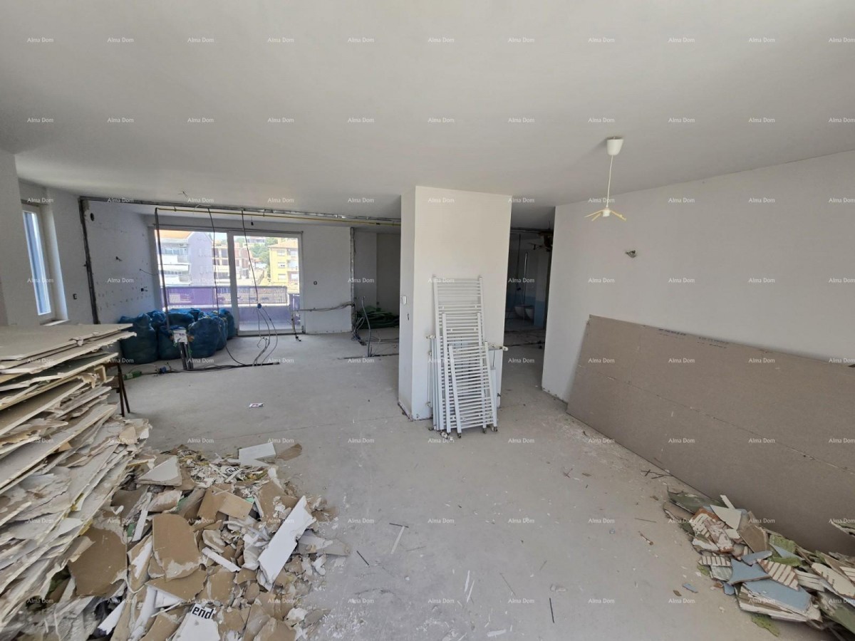 PULA – stan u centru s dvije garaže i velikom terasom 2